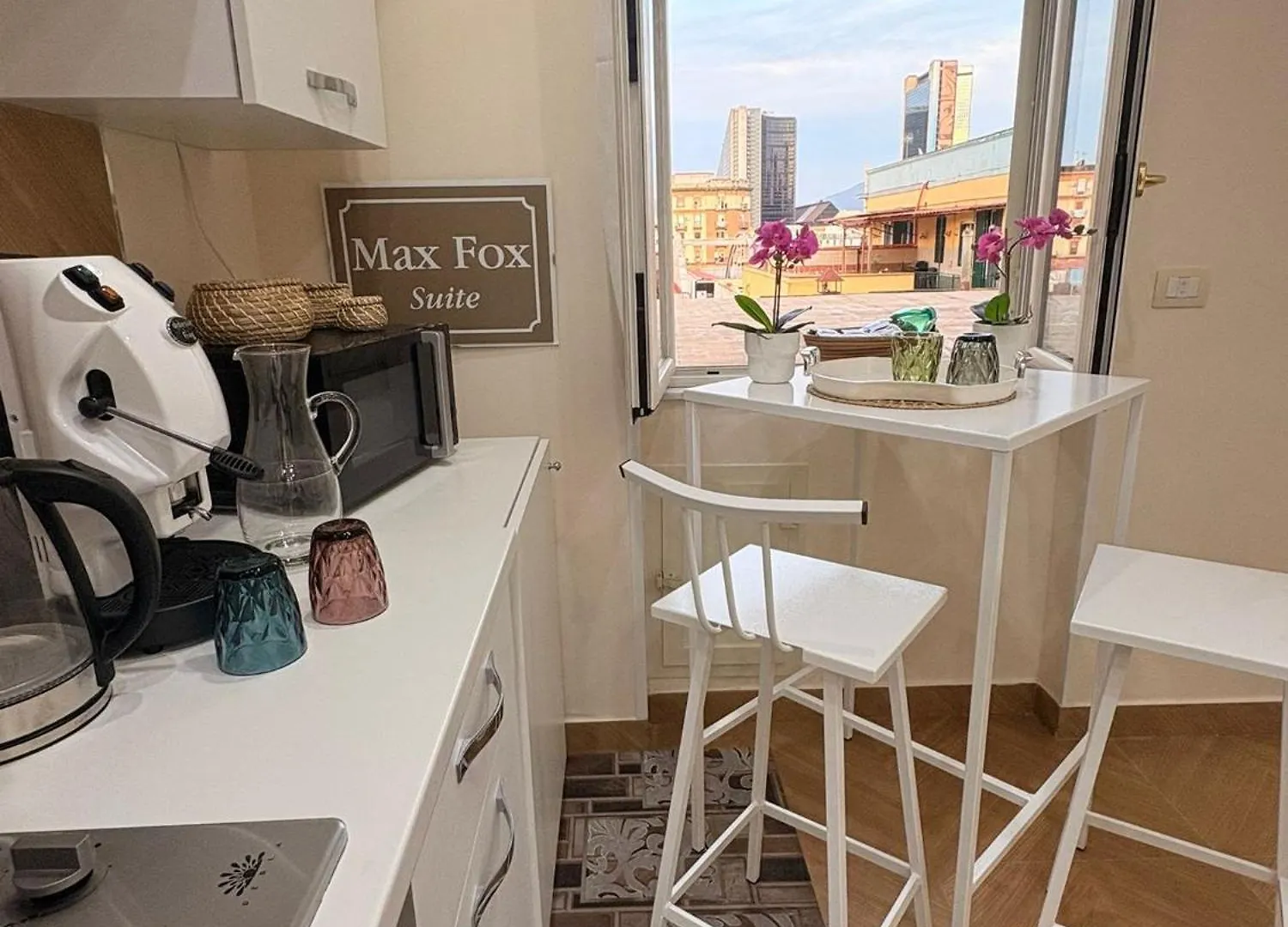 Max Fox Suite نابولي