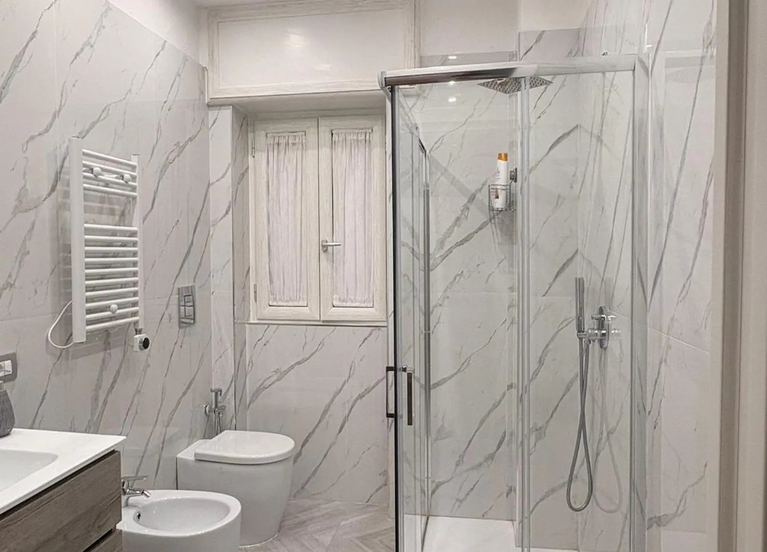 Max Fox Suite نابولي بيت ضيافة