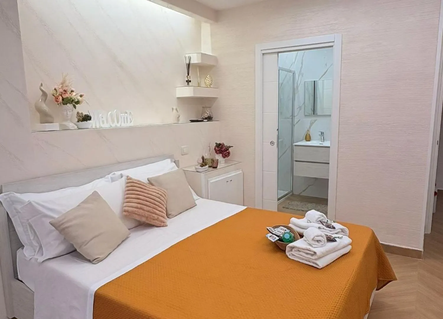 Max Fox Suite Neapel Italien