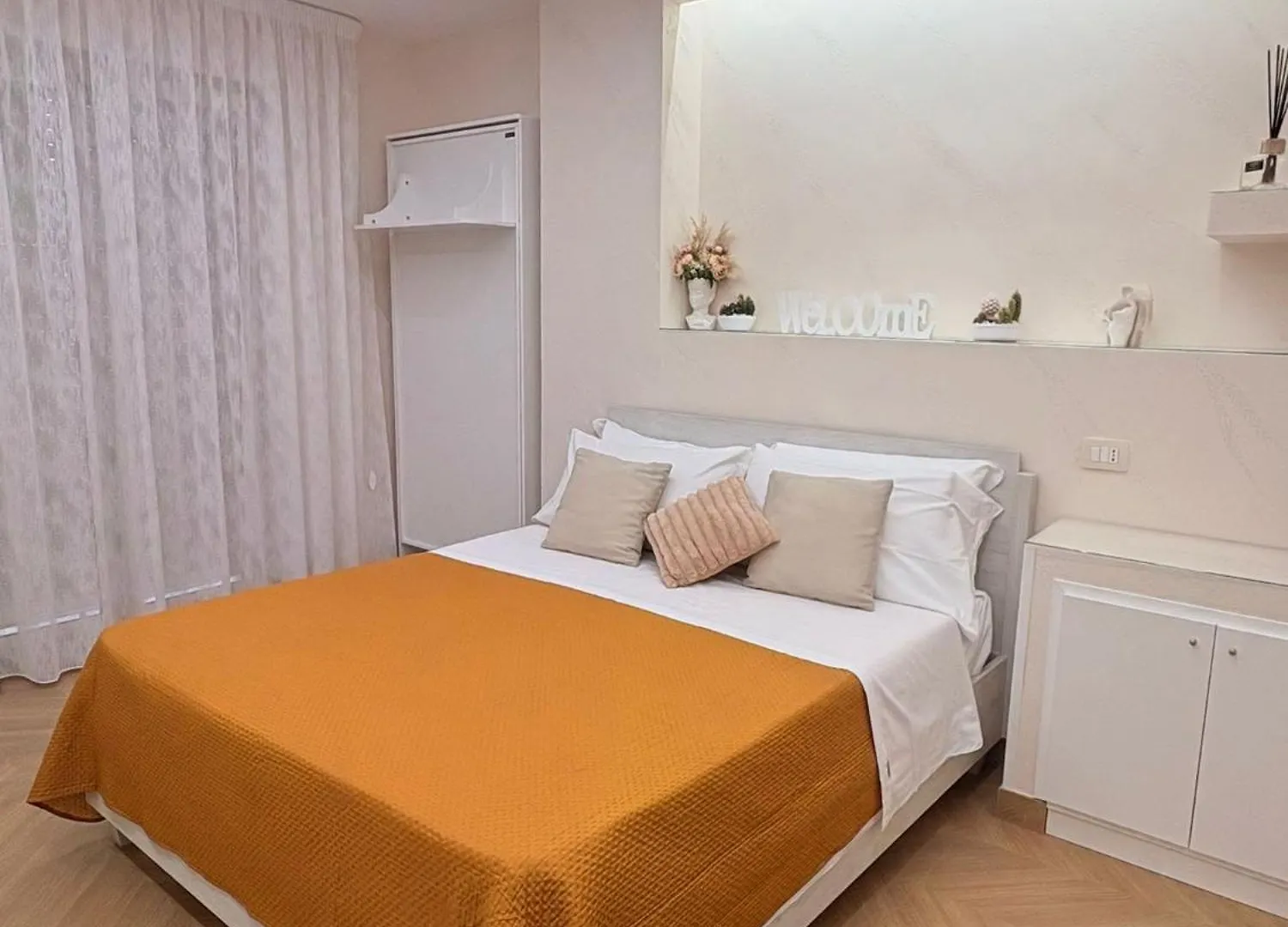 Max Fox Suite Naples 0*,  Italy
